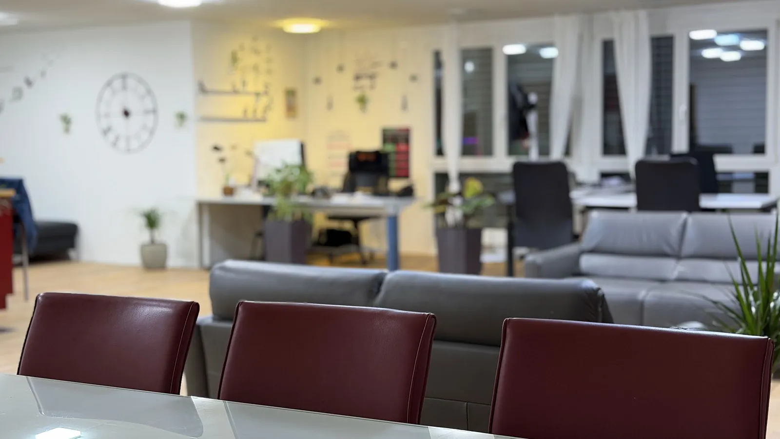 Team area with meeting table, lounge and workstations at Webzenz